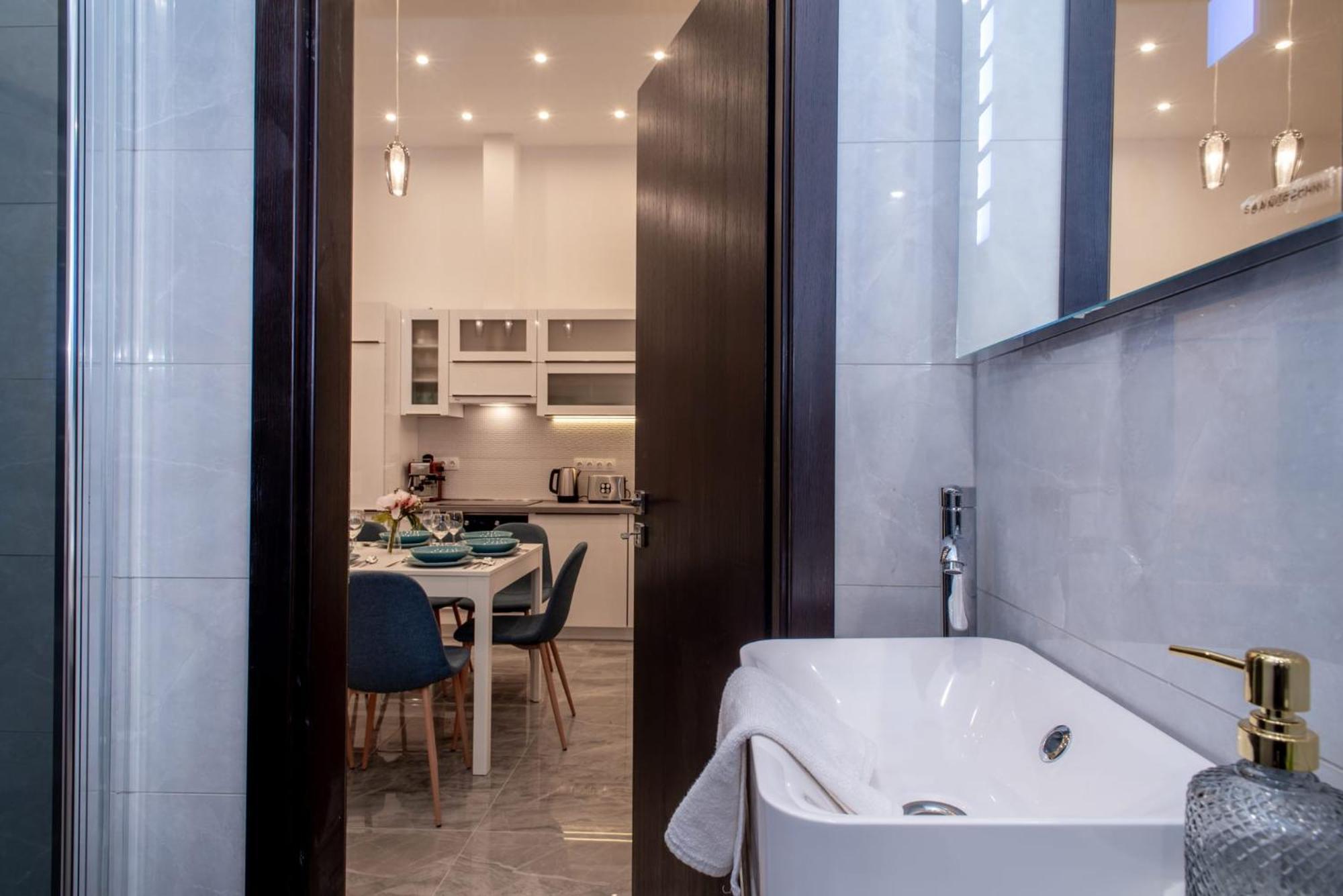 Very Central New And Large Ac Apartment Budapest Exterior photo